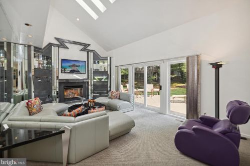 933 Willowleaf Way, Rockville MD 20854-2946 exterior