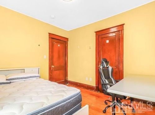 117 Nichol Ave, New Brunswick NJ 08901-2833 exterior