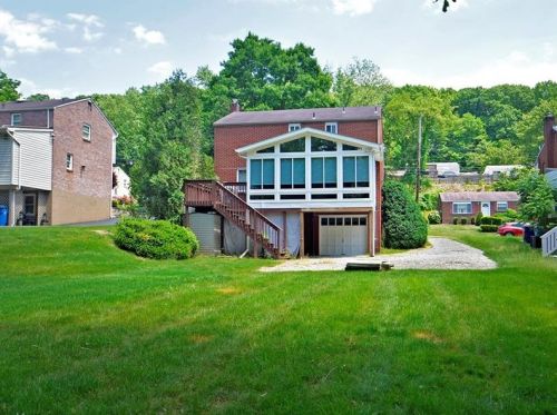 616 Harborview Dr, Pittsburgh, PA 15239-2822