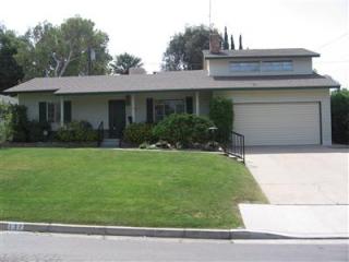 137 El Cerrito Dr, Bakersfield, CA 93305-1301