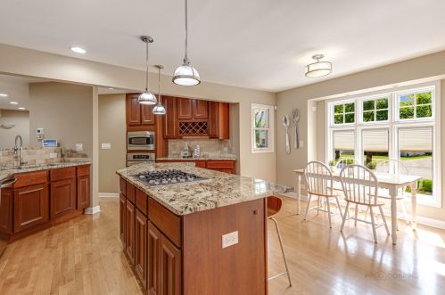 861 Linden Ave, Elmhurst IL 60126-5312 exterior