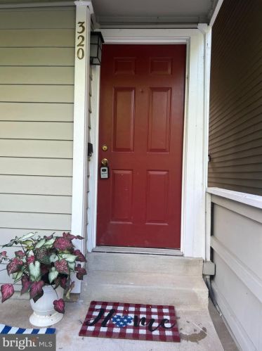 5708 Chapman Mill Dr, Rockville, MD 20852-5541