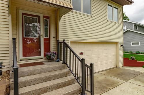 8292 Cleadis Ave, South Saint Paul MN 55076-3320 exterior