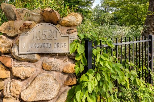 10520 Longwood Dr, Chicago, IL 60643-2614