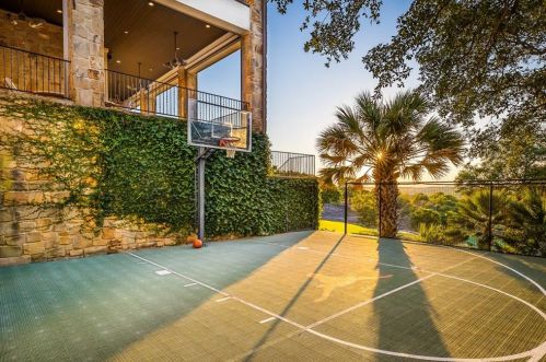 7849 Escala Dr, Austin TX 78735-1543 exterior