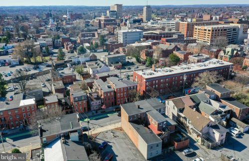 126 Walnut St, Lancaster PA 17602-5043 exterior