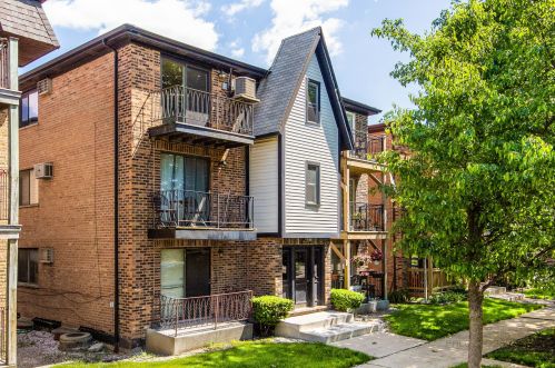 6704 64th Pl, Chicago, IL 60638-4845