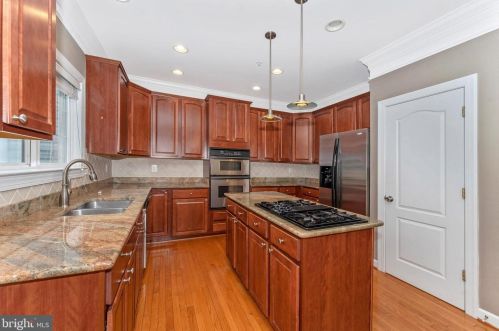 2305 Abby Rd, Edgewater MD 21037-2906 exterior