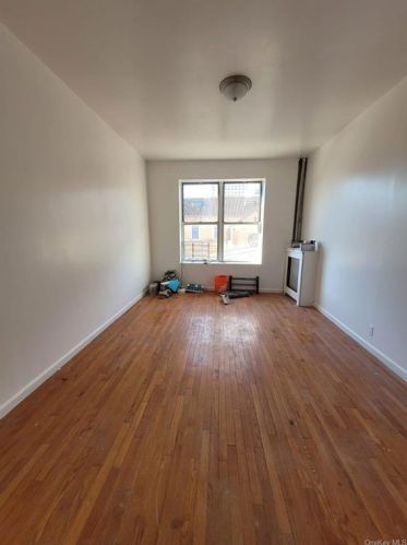 520 Wales Ave, Bronx NY  10455-4511 exterior