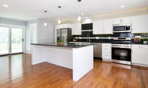 75 Rochford Cir, Springfield MA  01128-1024 exterior