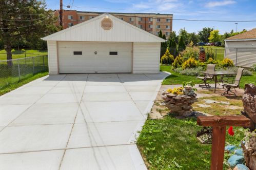 409 Armour Ave, Milwaukee, WI 53207-5845