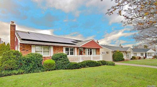 854 Fulton St, Valley Stream, NY 11580-1214