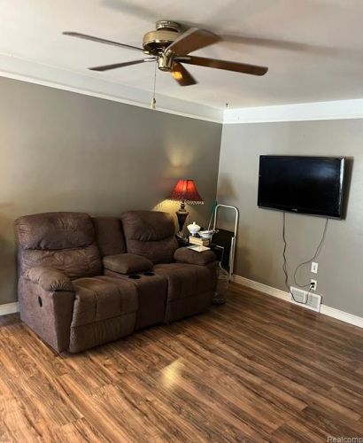 4476 Mayfair St, Dearborn Heights, MI 48125-3044