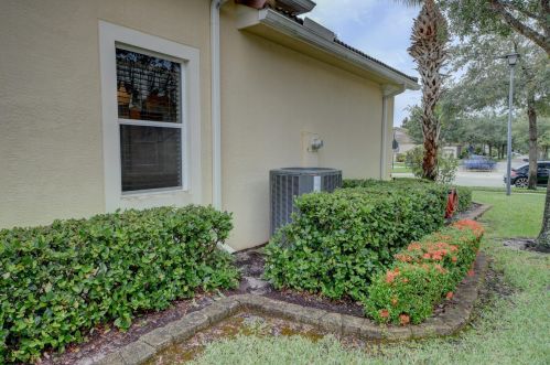 9800 Nuova Way, Fort Pierce FL 34986-2825 exterior