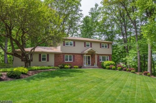 17 Forrest Rd, Dover, NJ 07869-4311