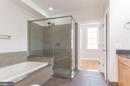 927 2nd St, Philadelphia PA 19122-0033 exterior