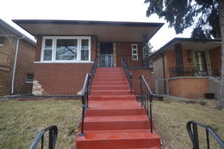 9222 Kingston Ave, Chicago, IL 60617-4039