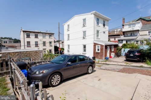 166 Levering St, Philadelphia, PA 19127-1412
