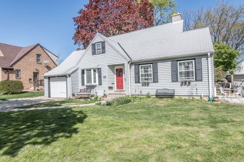 4584 Pine Ave, Milwaukee, WI 53207-5211