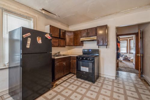 4951 Hoyne Ave, Chicago IL 60643-1728 exterior