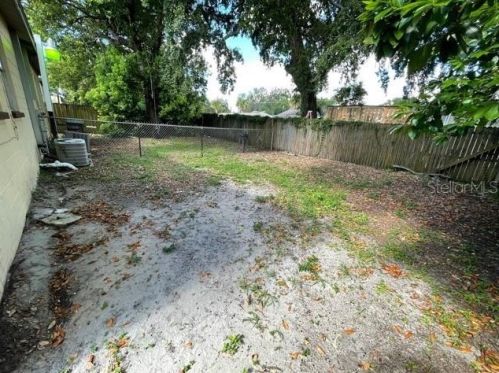 9818 12th St, Tampa, FL 33612-8153