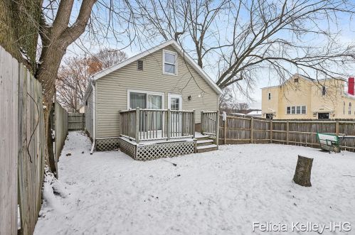 1038 Rathbone St, Wyoming MI exterior