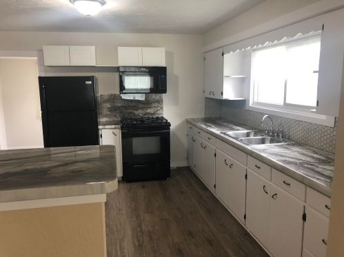 1011 Larch Ave, Meskegon MI  49441-2362 exterior