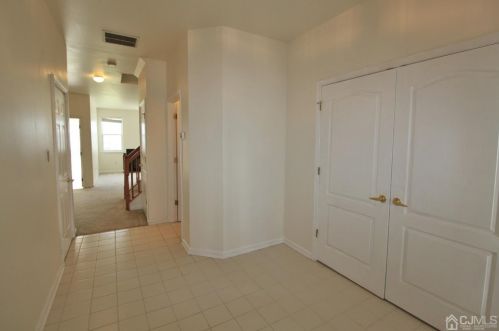 607 Evergreen Ct, New Brunswick NJ 08902-2337 exterior