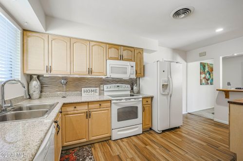 7327 21st Ave, Phoenix AZ  85021-7811 exterior