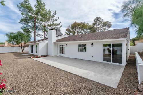 2316 Desert Cove Ave, Phoenix AZ  85028-2411 exterior