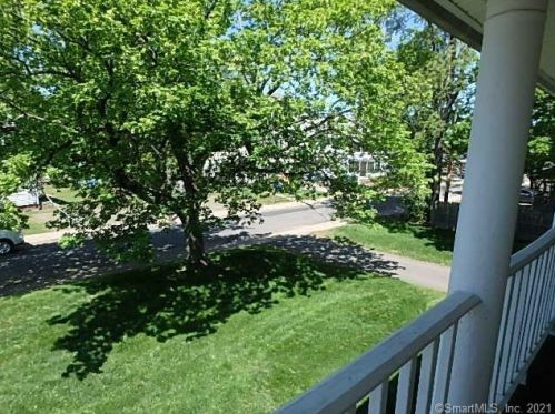 47 Maple St, Manchester CT 06040-5527 exterior