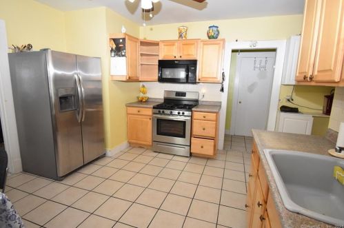 27 Thorniley St, New Britain CT 06051-1639 exterior