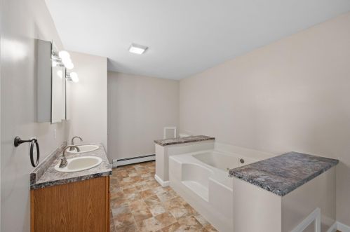 465 Josiah Bartlett Rd, Concord NH 03301-5919 exterior