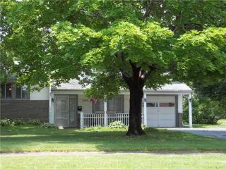 495 Meadowbriar Rd, Rochester, NY 14616-1147