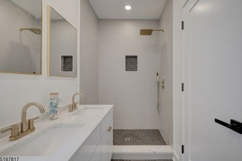 21 New St, Montclair NJ 07042-4543 exterior