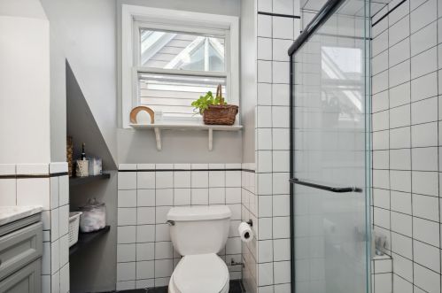 1338 Grace St, Chicago IL  60613-2825 exterior