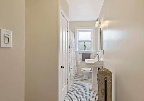 1458 Berteau Ave, Chicago IL 60613-1977 exterior