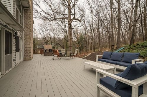 11070 Rambling Oaks Dr, Saint Louis MO 63128-2036 exterior