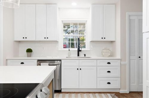 7330 Hunters Branch Dr, Atlanta GA  30328-1721 exterior