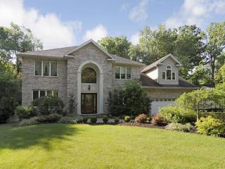 24 Laguna Dr, Wayne, NJ 07470-5923