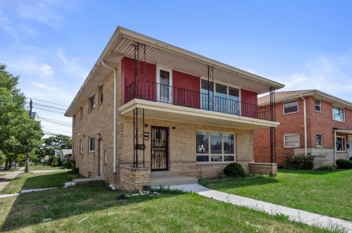 4374 76th St, Milwaukee, WI 53222-3353