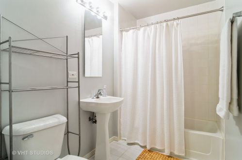 3944 Claremont Ave, Chicago IL 60618-3843 exterior