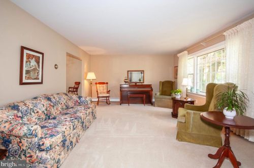 576 Kromer Ave, Berwyn PA 19312-1318 exterior