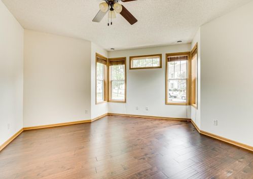 1932 Shamrock Pl, Chaska MN 55318-5405 exterior