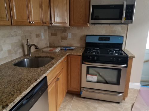 19 High St, Valley Stream NY 11581-1417 exterior