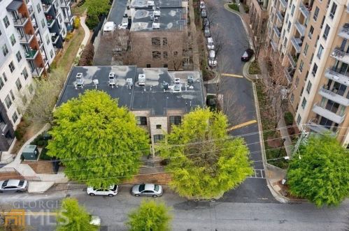 700 Cosmopolitan Dr, Atlanta GA  30324-3615 exterior