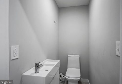 1945 Marshall St, Philadelphia PA 19122-1405 exterior