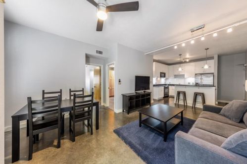 711 26th St, Austin, TX 78705-4468