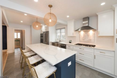 16 Burroughs Way, Maplewood NJ 07040-1410 exterior