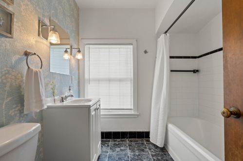 4707 Keefe Ave, Milwaukee WI 53216-2916 exterior